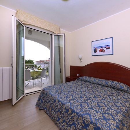 Residence Costa Smeralda Grottammare Exterior photo