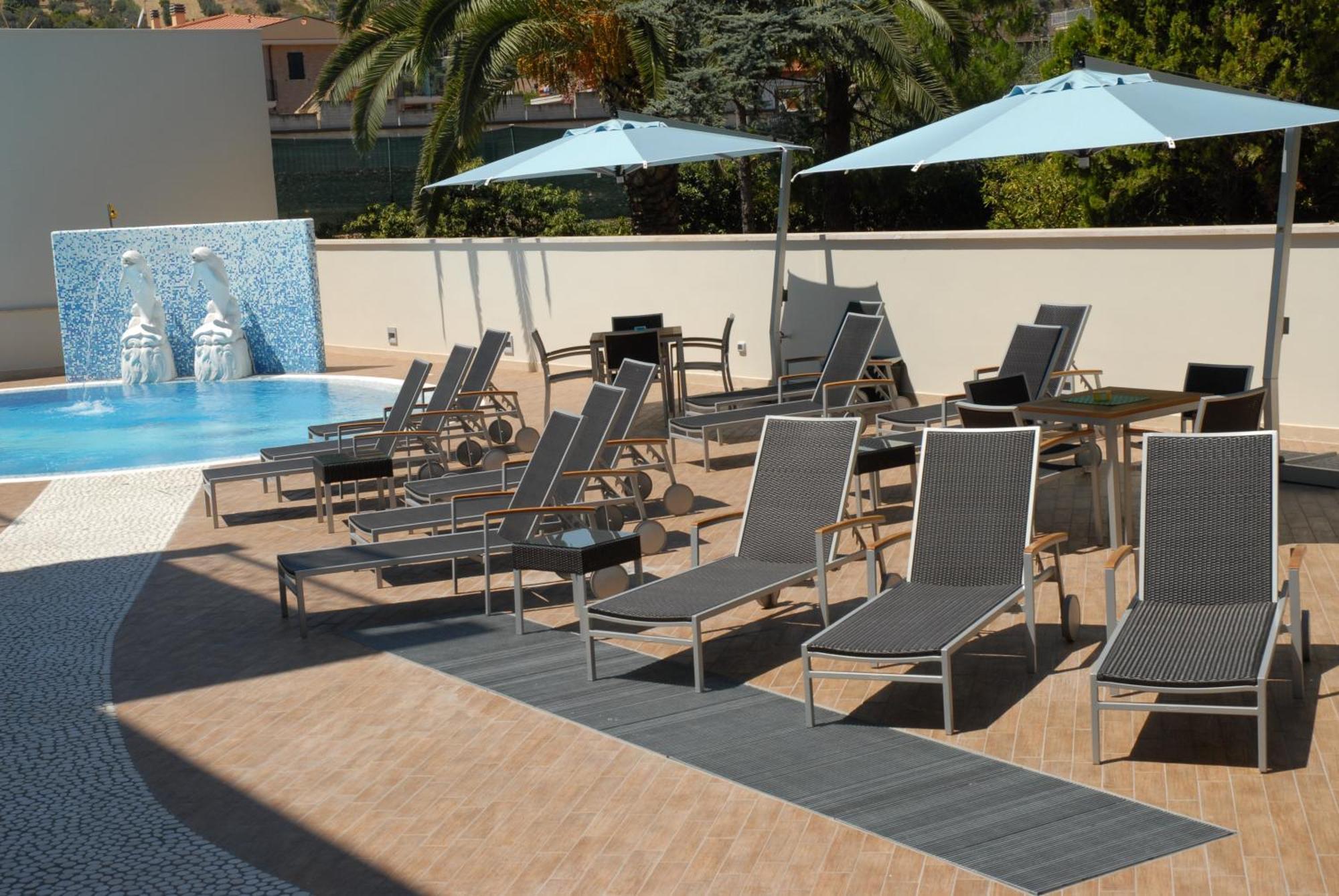 Residence Costa Smeralda Grottammare Exterior photo
