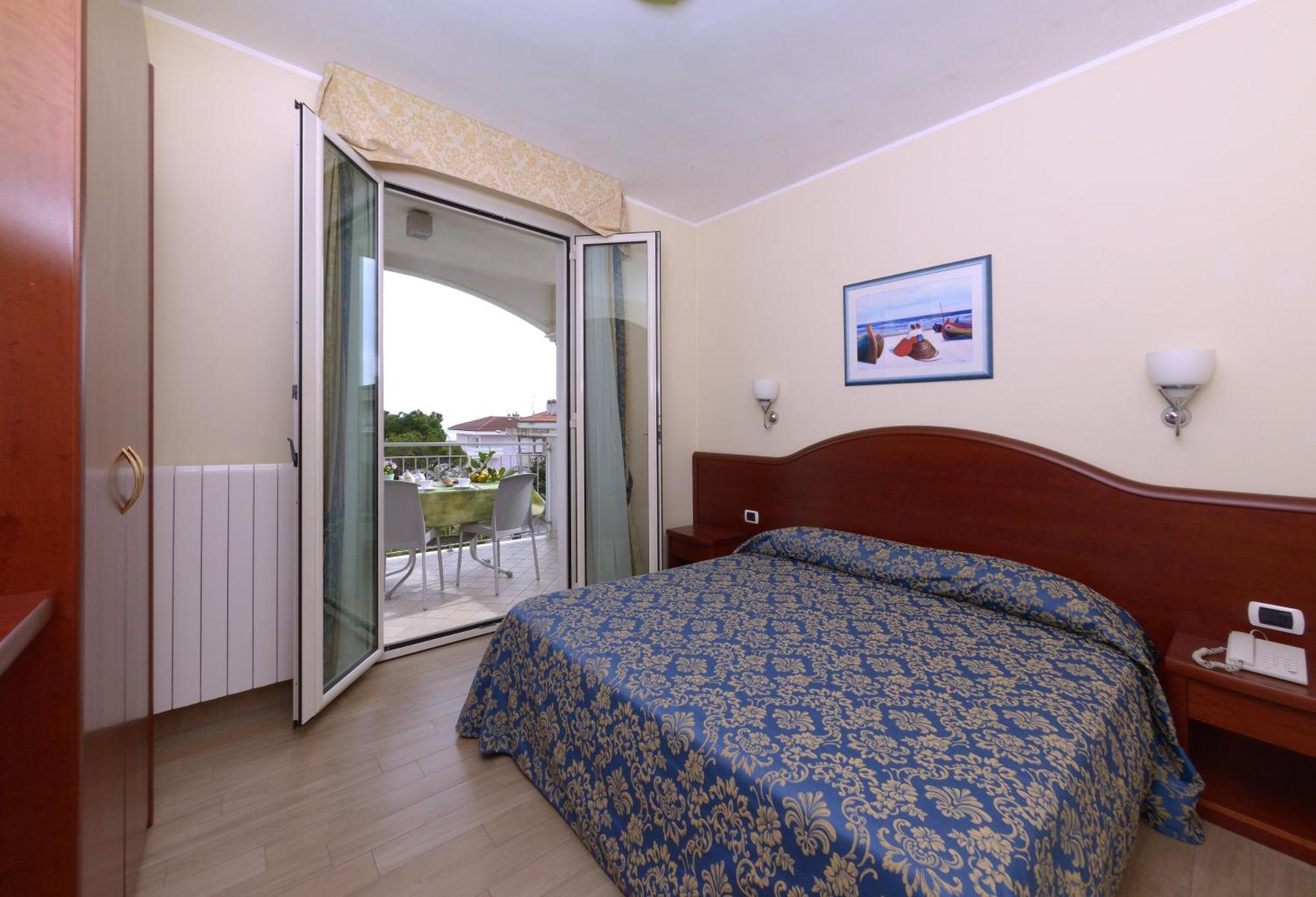Residence Costa Smeralda Grottammare Exterior photo