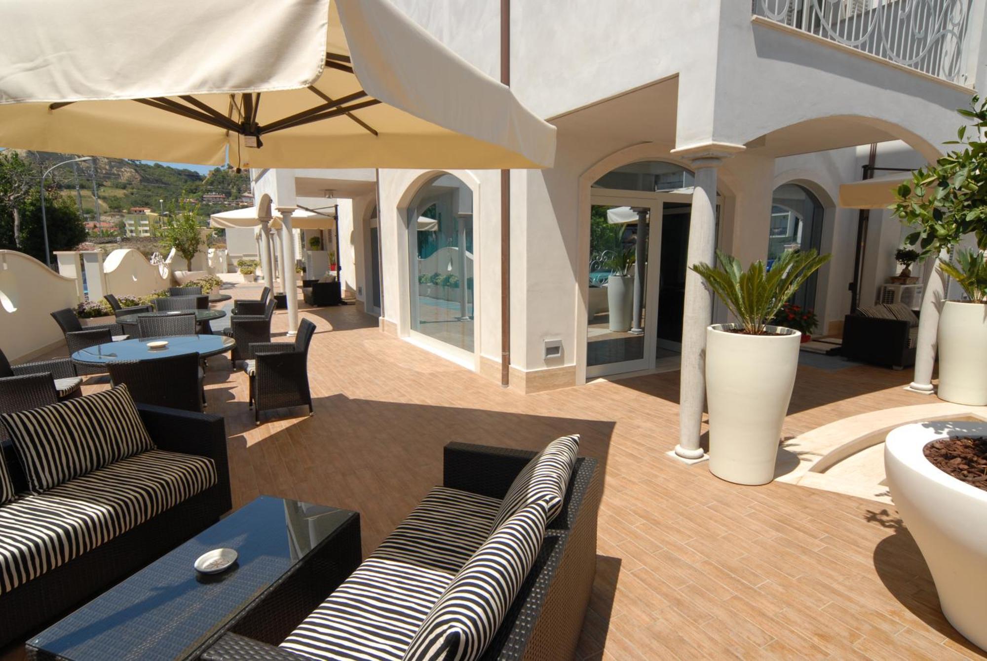 Residence Costa Smeralda Grottammare Exterior photo