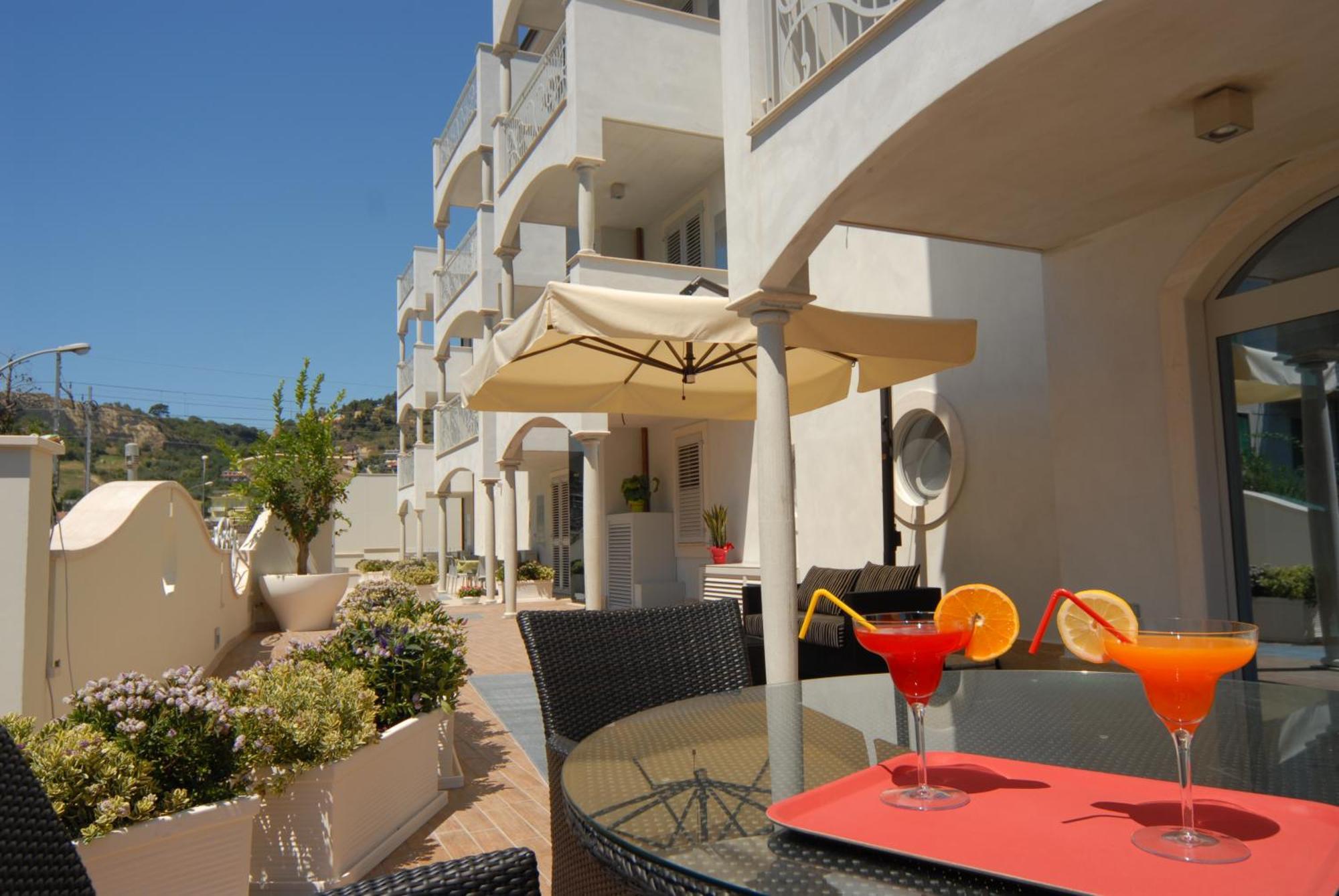 Residence Costa Smeralda Grottammare Exterior photo