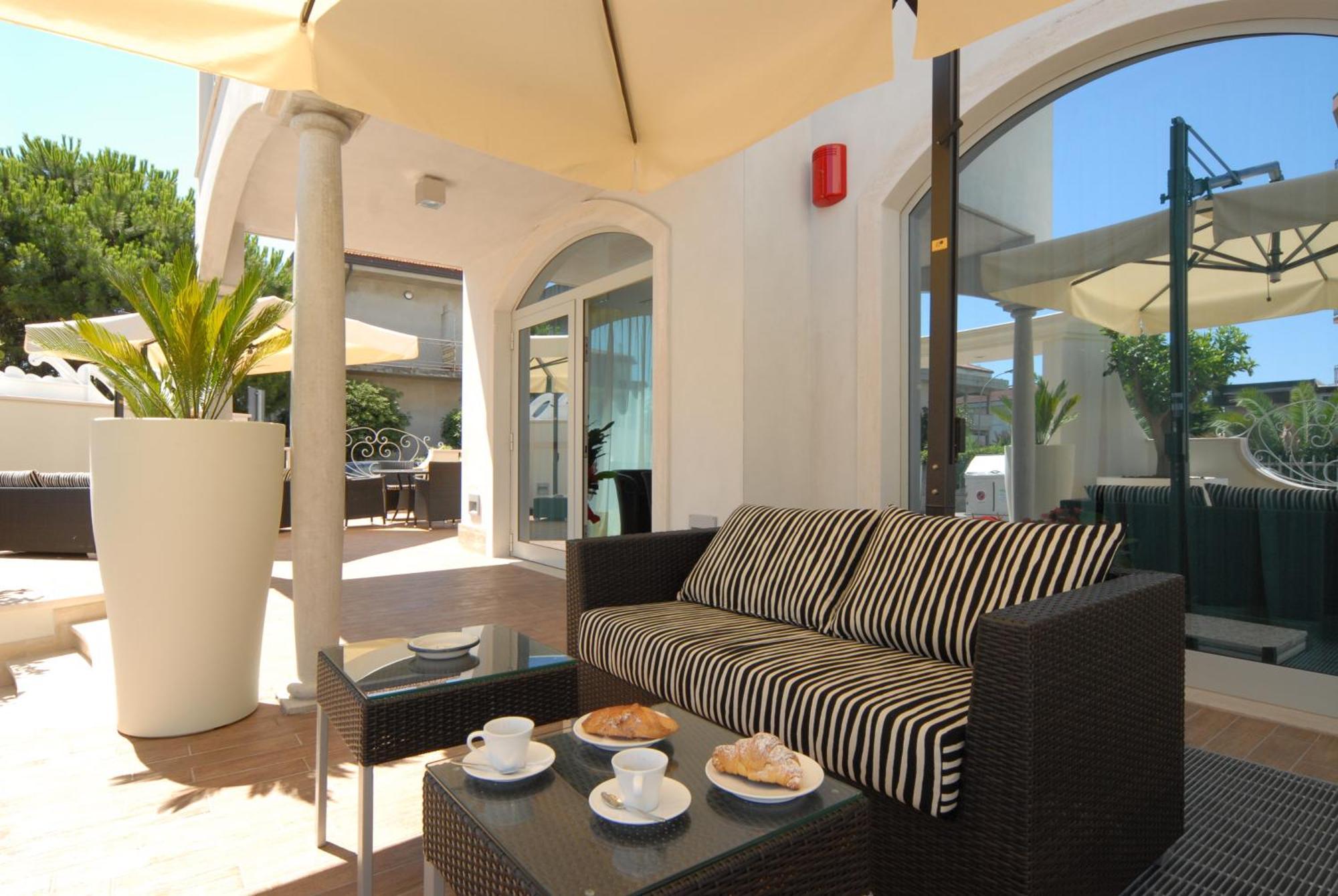 Residence Costa Smeralda Grottammare Exterior photo