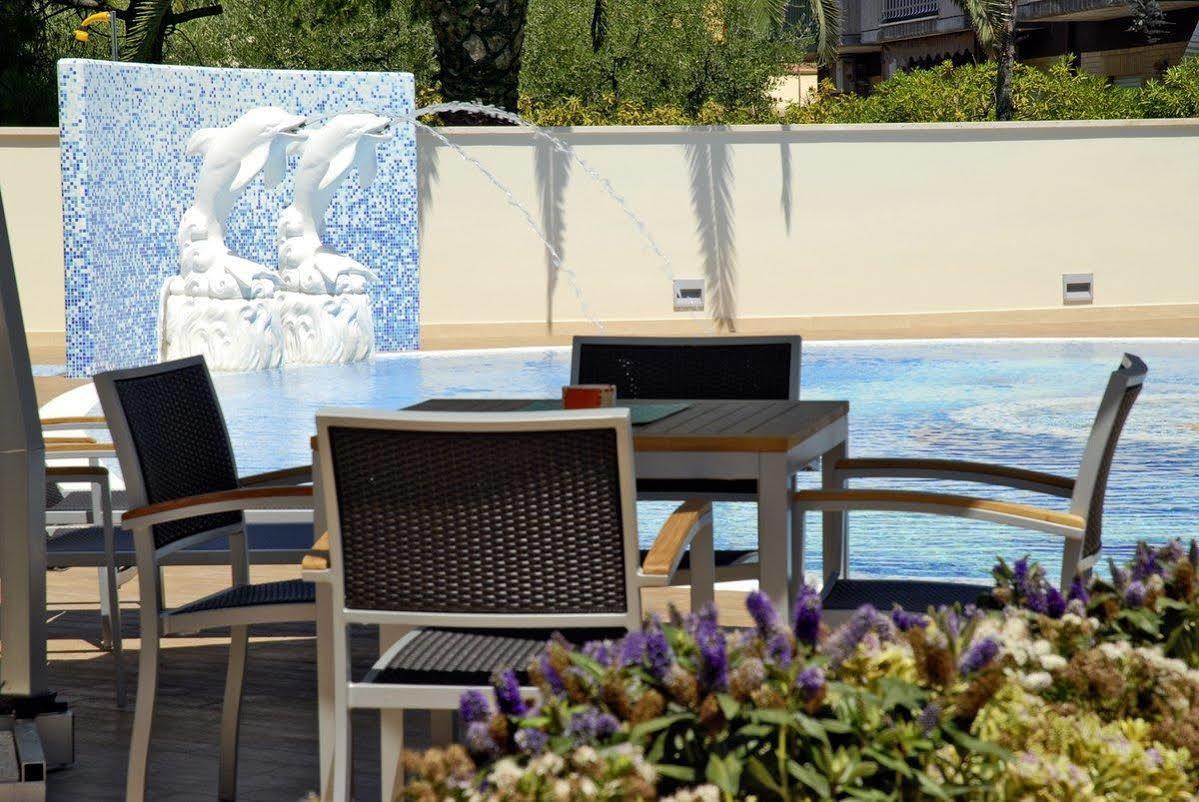 Residence Costa Smeralda Grottammare Exterior photo