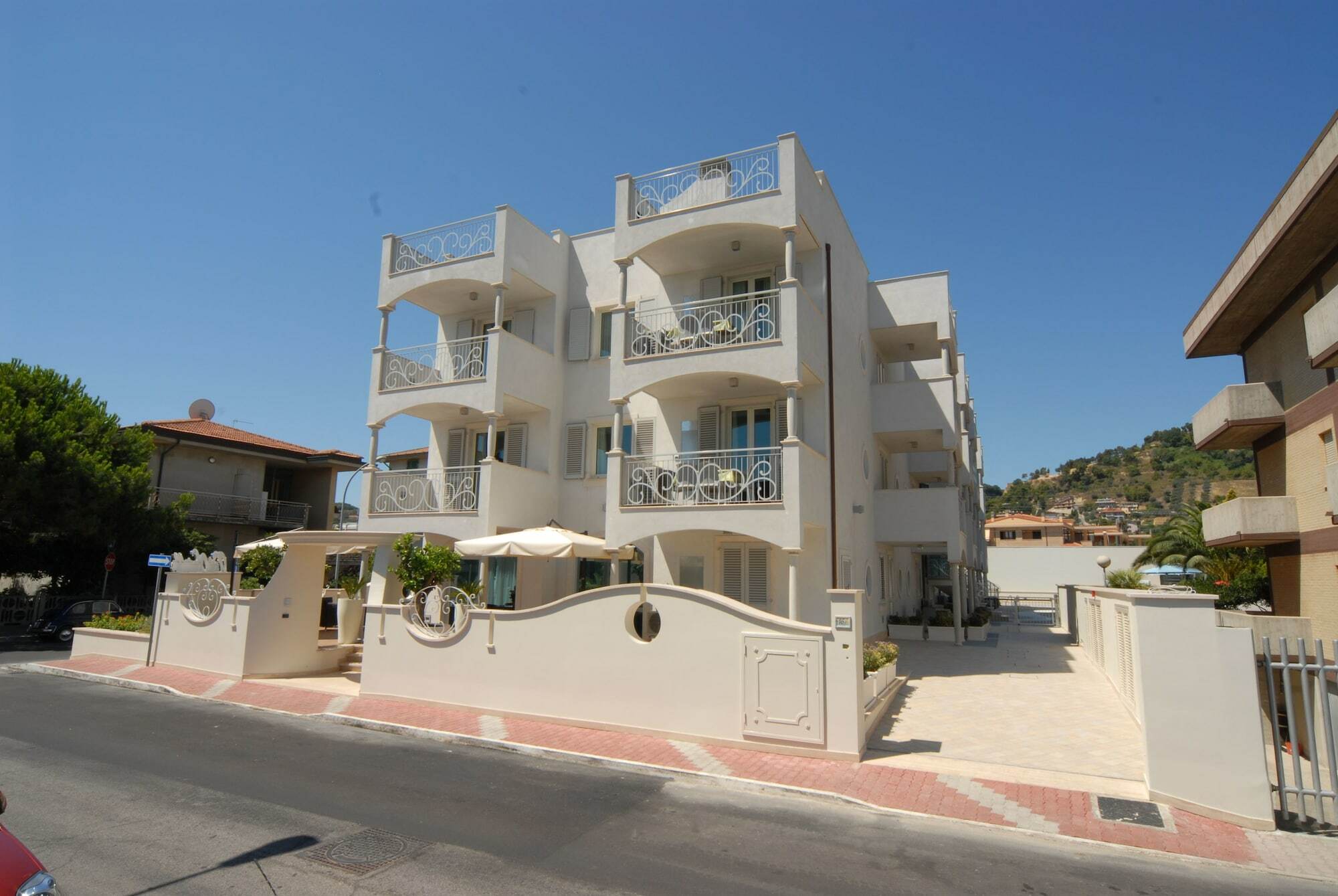 Residence Costa Smeralda Grottammare Exterior photo